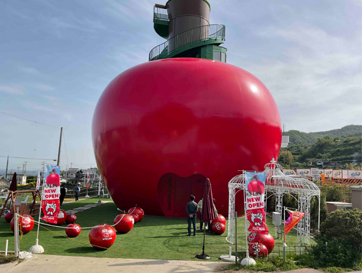 HELLO KITTY APPLE HOUSE